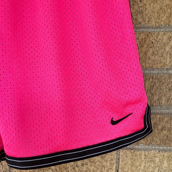 Vintage Nike Women’s Pink Mesh Basketball Shorts 🏀 Size Medium - Picture 5 of 7